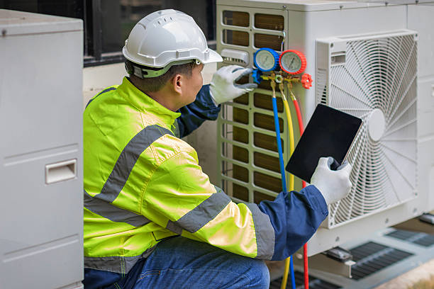 Professional Hvac technician working in Rockfield, IN